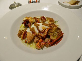 Sopa escaldada, pan, tomillo, huevo escalfado, verduras, foie-gras, trufa de verano y bogavante salvaje
