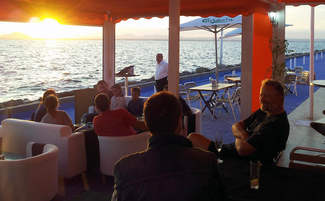 Terraza a la orilla del Mar Menor
