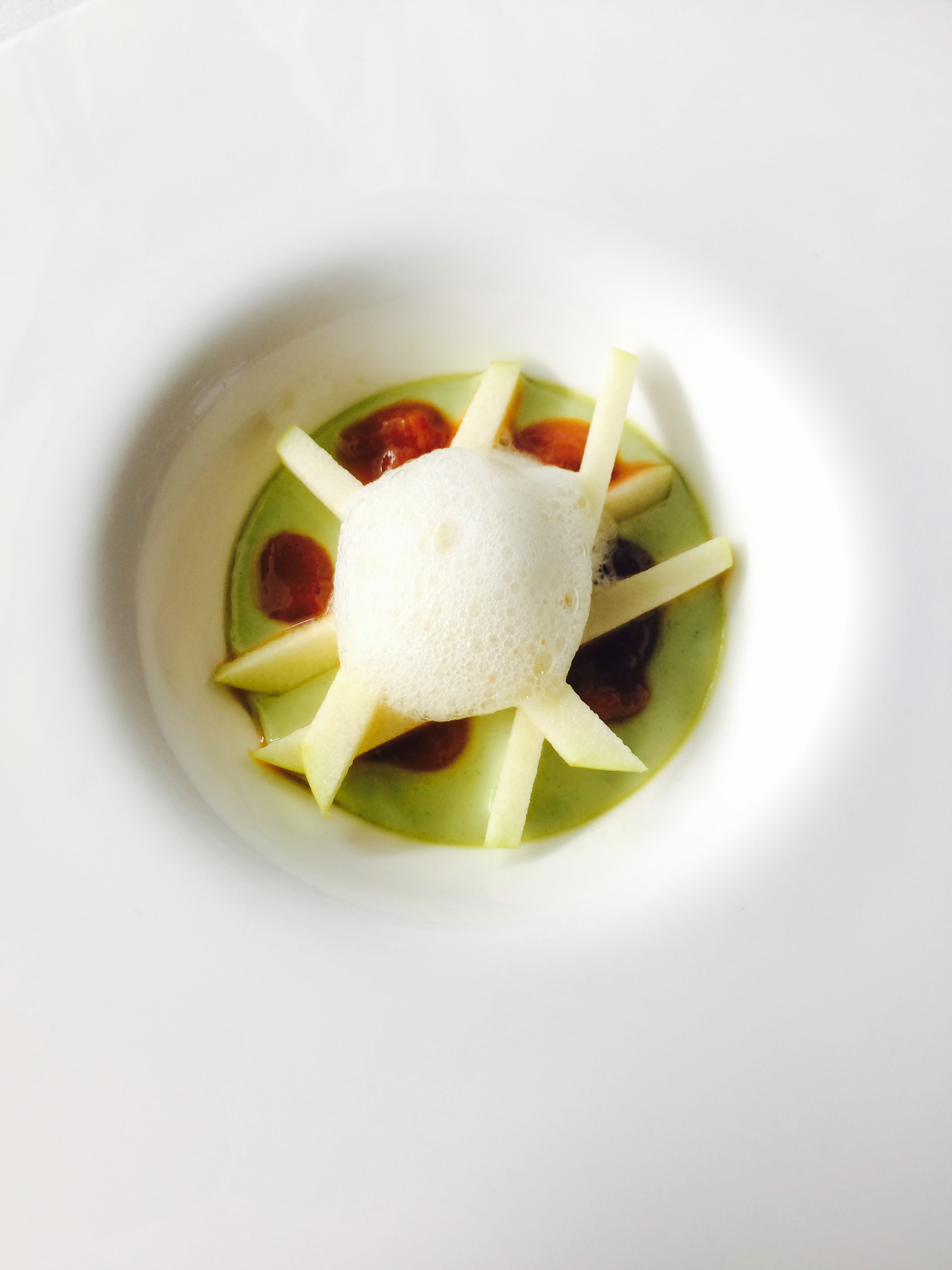 Royal de erizos con manzana verde y cítricos