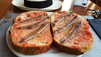 Pan con Tomate y Anchoas de l'Escala. Grill del Celler Peralada