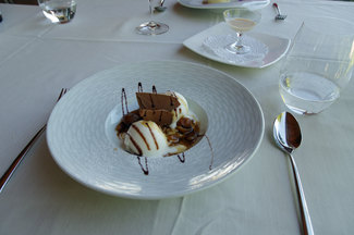 Helado a la vainilla con marron glacé y orujo