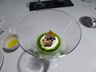 Mousse de coliflor,berberechos y reducción de café