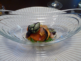 Escabeche de citrico de mejillón, percebes y algas
