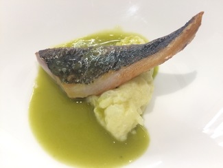 Jurel, patatas y pimiento verde en salmorra