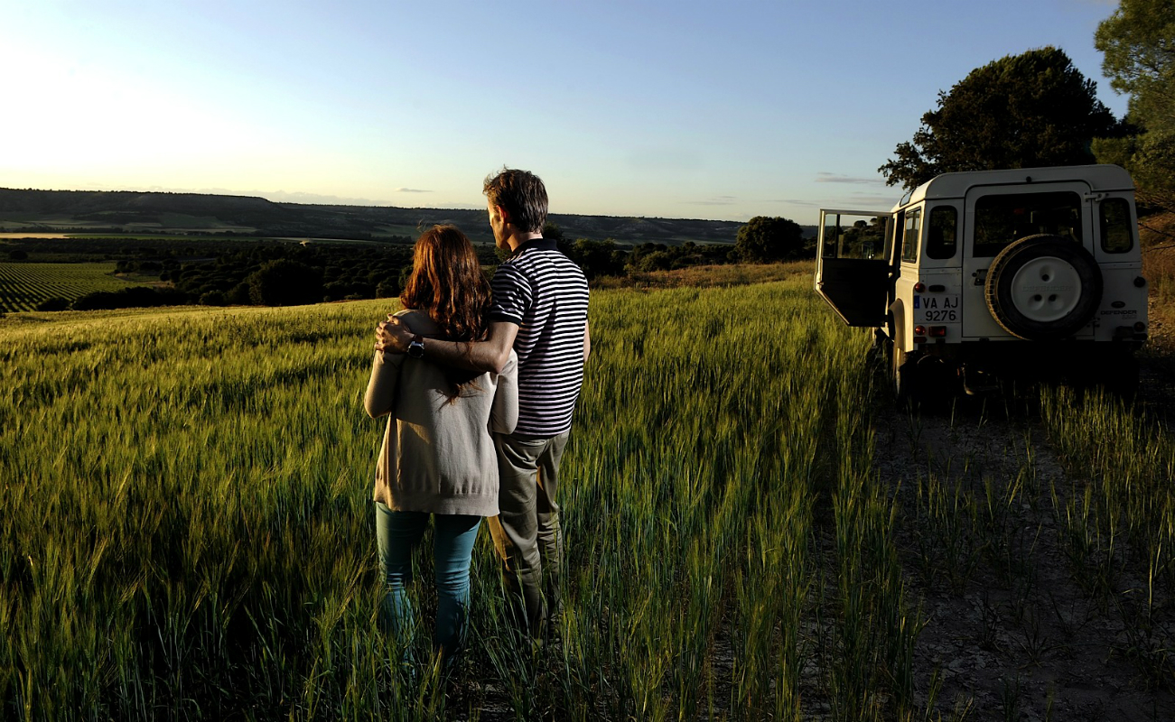 Invitados de honor en la tradicional pisada de uvas de Abadía Retuerta LeDomaine