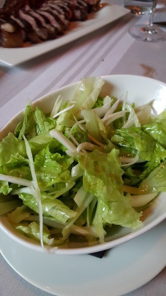 Ensalada de lechuga y cebolleta de Hernani