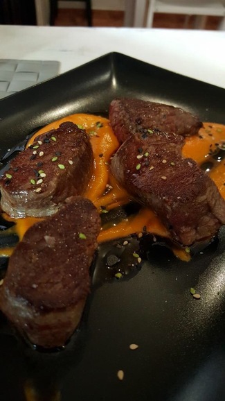 Solomillo de ciervo con crema de calabaza y soja