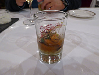 Vasito de berenjenas ahumadas con mejillones escabechados y germinados 