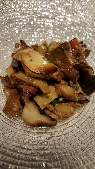 Boletus, niscalos y aceite de trufa