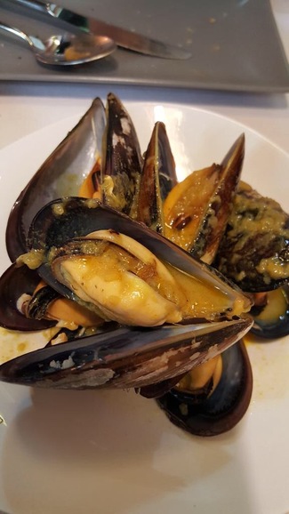 Mejillones al vapor, con curry amarillo