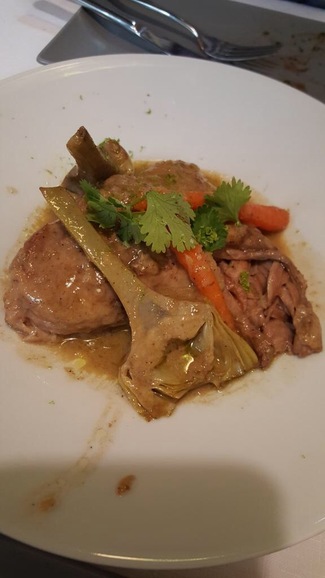 Jarrete de cordero lechal, verduras y curry verde