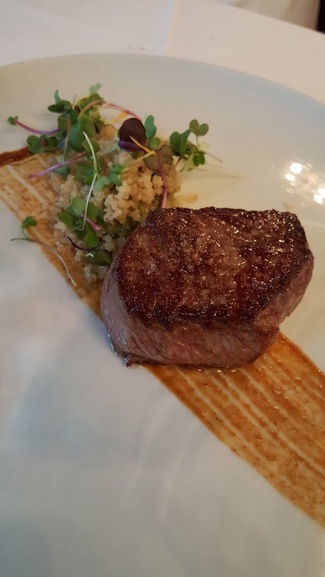 Lomo de vaca rubia gallega con chiplote y quinoa