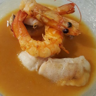 Rape amariscado con langostinos.