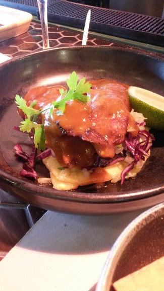 Lagarto ibérico con piña y lombarda