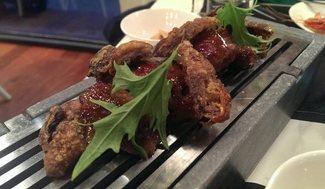 Los platos son realmente bonitos, a la par que escasos.