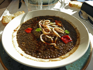 Lentejas con tagliatella de calamar