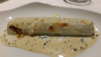 Canelon tradicional con crema de trufa