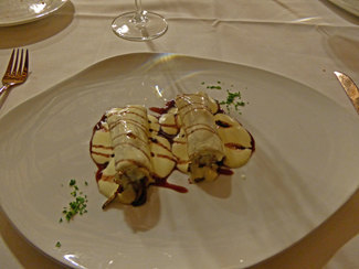 Canelones tibios de pasta de foie gras con alcachofas y setas