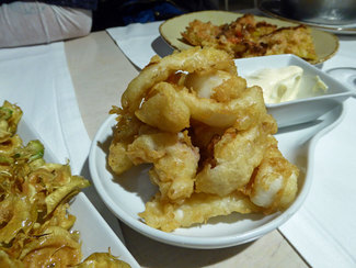 Calamares a la romana con mayonesa de lima