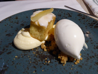 Cake de limón con helado de yogur