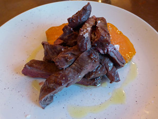 Entraña de ternera con boniato escalibado