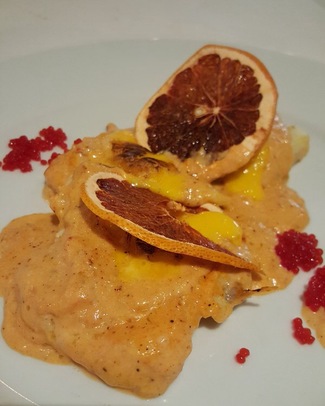 Rape, bogavante, emulsion de tomate y salsa holandesa