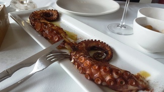 Pulpo a la Brasa. Restaurante Candela Puerto de Sagunto