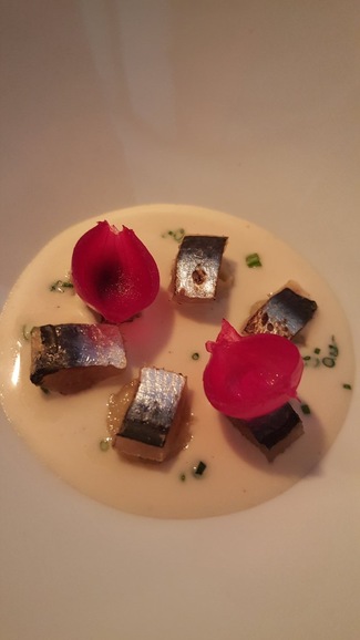 Pure de berenjenas ahumadas, sardina braseada y sardajo.