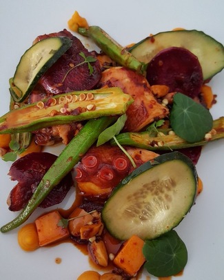 Carapulcra de pulpo, papada iberica y calabaza