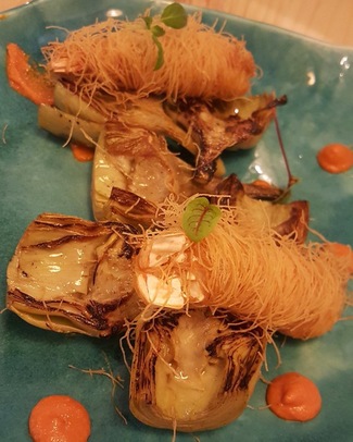 Alcachofas al carbon, cigalas crujientes