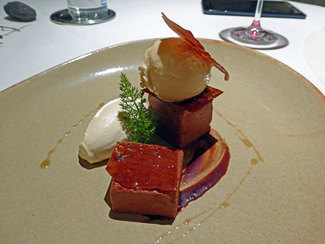 Chocolate con regaliz y helado de eucaliptos