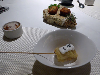  Cap i pota de ternera con "seques"(alubias) / Croquetas de espinacas y avellanas / Pintxo de col, butifarra negra y mahonesa ahumada 