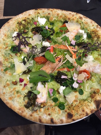 Cigalas en pradera de pesto marino