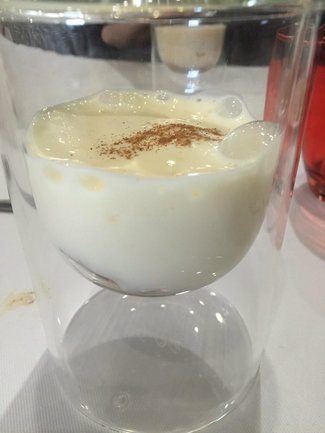 Natillas espumosas con chocolate y galleta