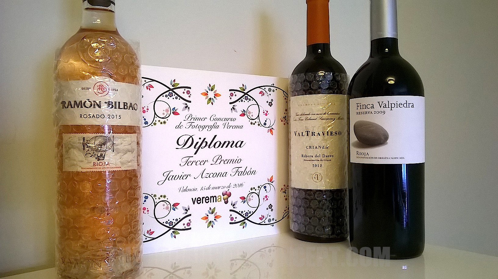 Tercer premio del II concurso de fotografía Verema. Vino y su visión ad hoc