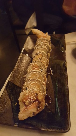 Roll de marisco tempurizado