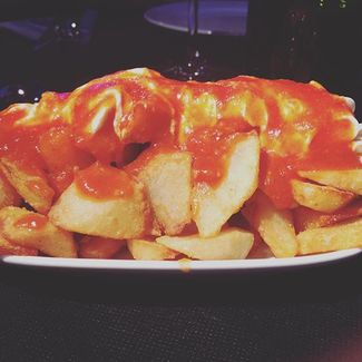 Patatas bravas.