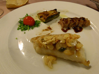 Denti alla mandorla e tonno alla brace