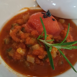 Pisto manchego con sorbete de tomate