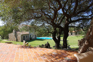 Vista desde la habitación a la piscina principal