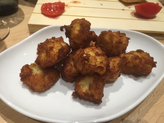 Muy recomendables los buñuelos de bacalo.