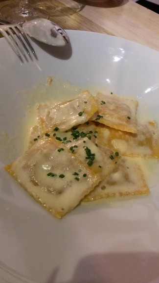 Raviolis de pollo con curry amarillo