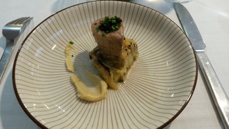 Mormo confitado con berenjena