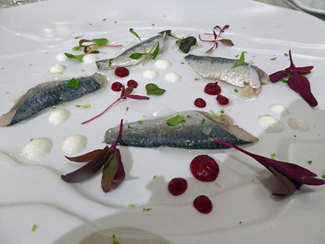 Sardinas marinadas y contrastes ácidos y cítricos