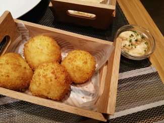 Tater tots de boloñesa