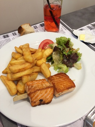 Salmón del menú infantil