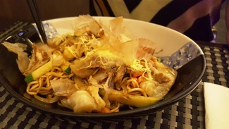 Fideos salteados con carne y verduras