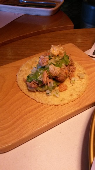 Taco ibérico de cochito y chicharrón