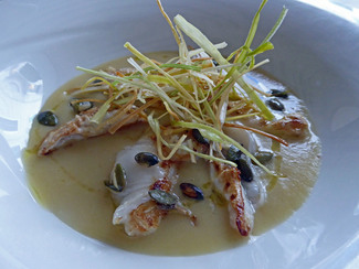 Porro salda amb cocotxes de bacallà amb pipes de carabassa