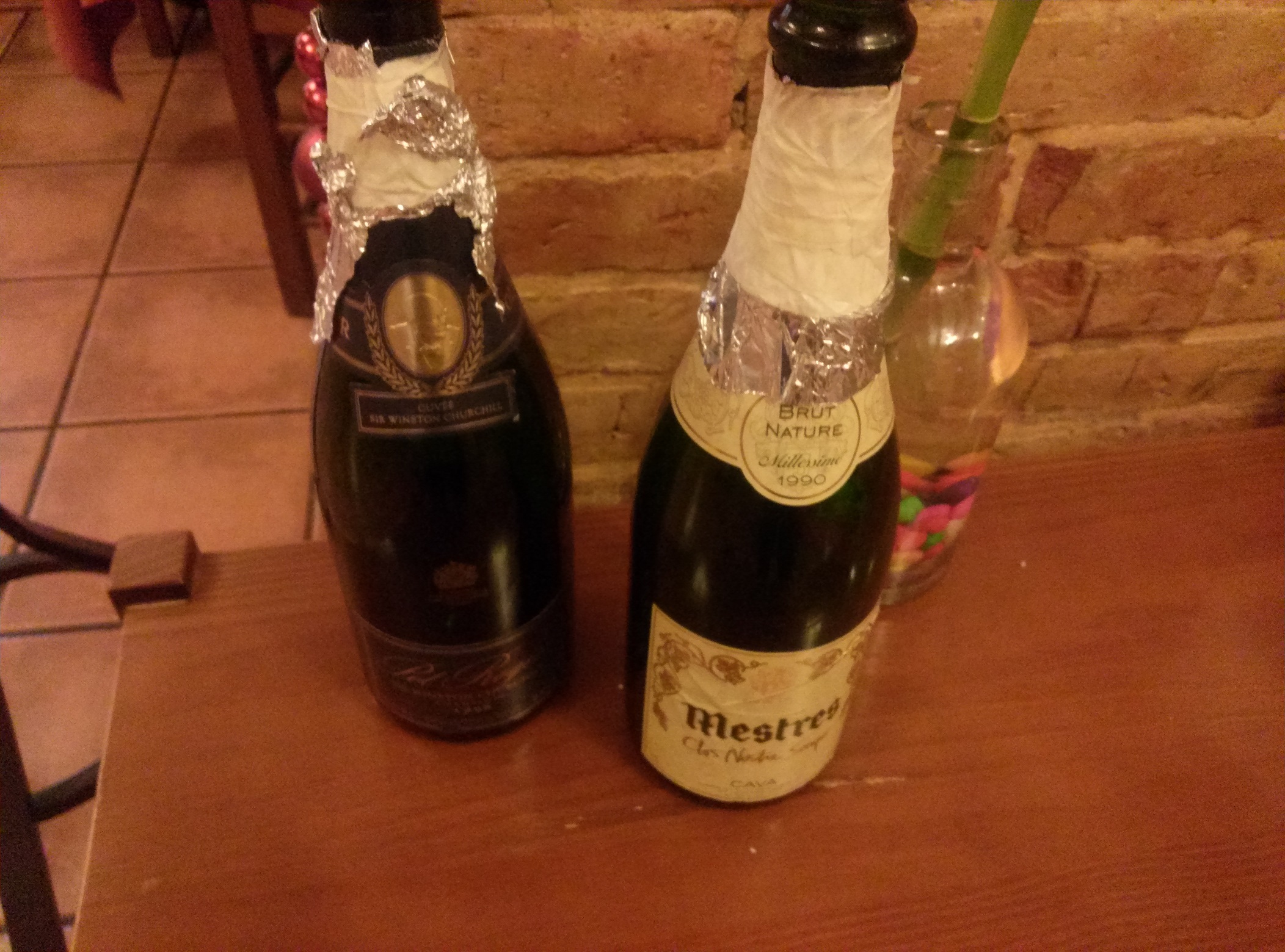 Espumosos iniciales (acompañaron berberechos y primeras entradas anteriores a los salazones): espectacular, sobre todo, el Pol Roger Sir Winston Churchill 1996